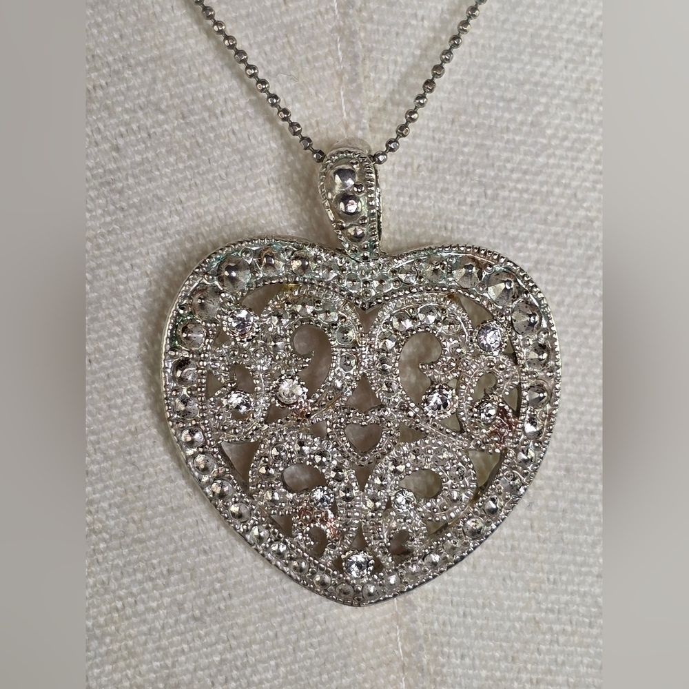 Vintage Avon NR Heart Pendant Necklace Silver Tone Rhinestone Filigree